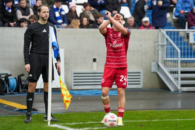 2 Bundesliga SV Darmstadt 98 vs Fortuna Düsseldorf, Merck Stadion am Böllenfalltor, 21 02 2026 Corner kick for Fortuna Düsseldorf, kicked by Florent Muslija Fortuna Düsseldorf, 24 2 Bundesliga SV Darmstadt 98 vs Fortuna Düsseldorf, Merck Stadion am Böllenfalltor, 21 02 2026 DFB DFL REGULATIONS PROHIBIT ANY USE OF PHOTOGRAPHS AS IMAGE SEQUENCES AND OR QUASI VIDEO Copyright: xBEAUTILUSxSPORTS Hillx