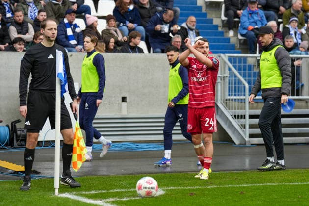2 Bundesliga SV Darmstadt 98 vs Fortuna Düsseldorf, Merck Stadion am Böllenfalltor, 21 02 2026 Corner kick for Fortuna Düsseldorf, kicked by Florent Muslija Fortuna Düsseldorf, 24 2 Bundesliga SV Darmstadt 98 vs Fortuna Düsseldorf, Merck Stadion am Böllenfalltor, 21 02 2026 DFB DFL REGULATIONS PROHIBIT ANY USE OF PHOTOGRAPHS AS IMAGE SEQUENCES AND OR QUASI VIDEO Copyright: xBEAUTILUSxSPORTS Hillx
