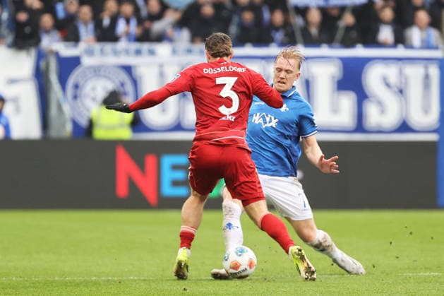 21 02 2026, xtvx, Fußball 2 Bundesliga, SV Darmstadt 98 Fortuna Duesseldorf v l Zweikampf, Duell, duel, tackle, compete Christopher Lenz Fortuna Duesseldorf Isac Lidberg SV Darmstadt 98 DFL DFB REGULATIONS PROHIBIT ANY USE OF PHOTOGRAPHS as IMAGE SEQUENCES and or QUASI VIDEO Darmstadt