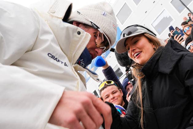 Winter Olympics in Milan Cortina 2026 Val di Fiemme, Italy 20260221. Johannes Hosflot Klaebo from Norway with his girlfriend Pernille Dosvik after cross-country skiing 50 km Classic men Tesero CC-Stadium during the Winter Olympics in Milano Cortina 2026. Photo: Lise Aserud NTB Val di Fiemme Italy EDITORIAL USE ONLY. RESTRICTED USE FOR BETTING COMPANIES Ref:_SPOn03AcgmeW28.jpg *** Winter Olympics in Milan Cortina 2026 Val di Fiemme, Italy 20260221 Johannes Hosflot Klaebo from Norway with his girlfriend Pernille Dosvik after cross country skiing 50 km Classic men Tesero CC Stadium during the Winter Olympics in Milano Cortina 2026 Photo Lise Aserud NTB Val di Fiemme Italy EDITORIAL USE ONLY RESTRICTED USE FOR BETTING COMPANIES  Copyright: xLisexAserudxx xNTBx
