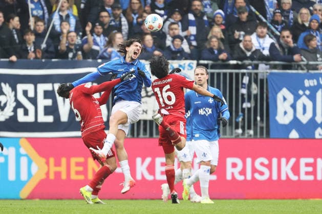 21 02 2026, xtvx, Fußball 2 Bundesliga, SV Darmstadt 98 Fortuna Duesseldorf v l Zweikampf, Duell, duel, tackle, compete Christopher Lenz Fortuna Duesseldorf Fraser Hornby SV Darmstadt 98 DFL DFB REGULATIONS PROHIBIT ANY USE OF PHOTOGRAPHS as IMAGE SEQUENCES and or QUASI VIDEO Darmstadt