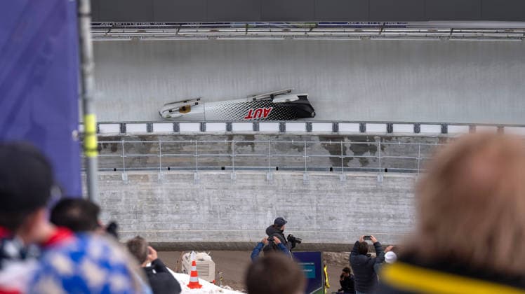 (260221) -- CORTINA D AMPEZZO, Feb. 21, 2026 -- The bobsleigh of Austria is seen crashed during the Bobsleigh 4-man heat 2 at the 2026 Milan-Cortina Winter Olympics in Cortina D Ampezzo, Italy, Feb. 21, 2026. ) (MICO2026)ITALY-CORTINA D AMPEZZO-OLYMPIC Winter games, Winterspiele,Spiele, Summer games BOBSLEIGH-4-MAN FeixMaohua 