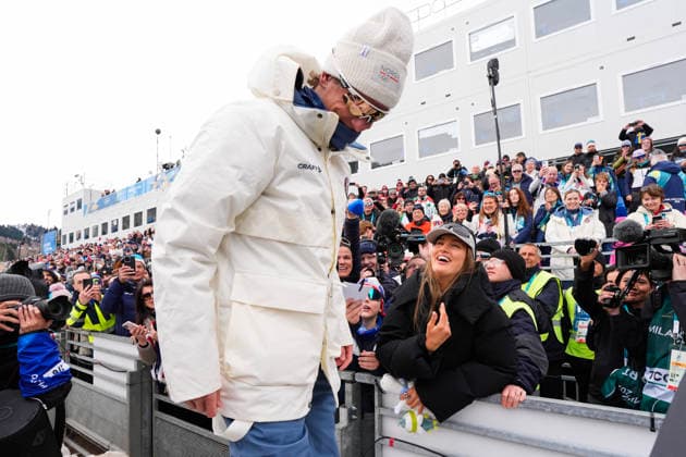 Winter Olympics in Milan Cortina 2026 Val di Fiemme, Italy 20260221. Johannes Hosflot Klaebo from Norway with his girlfriend Pernille Dosvik after cross-country skiing 50 km Classic men Tesero CC-Stadium during the Winter Olympics in Milano Cortina 2026. Photo: Lise Aserud NTB Val di Fiemme Italy EDITORIAL USE ONLY. RESTRICTED USE FOR BETTING COMPANIES Ref:_SPOq4Y8roSIlfE.jpg *** Winter Olympics in Milan Cortina 2026 Val di Fiemme, Italy 20260221 Johannes Hosflot Klaebo from Norway with his girlfriend Pernille Dosvik after cross country skiing 50 km Classic men Tesero CC Stadium during the Winter Olympics in Milano Cortina 2026 Photo Lise Aserud NTB Val di Fiemme Italy EDITORIAL USE ONLY RESTRICTED USE FOR BETTING COMPANIES  Copyright: xLisexAserudxx xNTBx