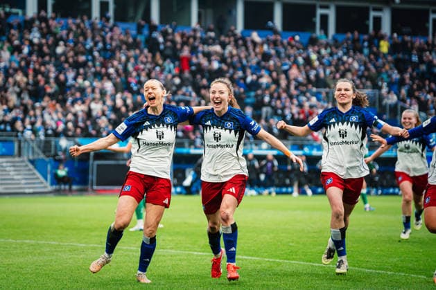 Google Pixel Womens Bundesliga Hamburger SV vs SV Werder Bremen, 21 02 2026 GOAL, CHEER for 1 0 by Sophie Hillebrand Hamburger SV, 22 by a penalty kick Soccer, Google Pixel Womens Bundesliga, 19 Matchday Hamburger SV vs SV Werder Bremen on 21 02 2026 at Volksparkstadion, Hamburg DFB REGULATIONS PROHIBIT ANY USE OF PHOTOGRAPHS AS IMAGE SEQUENCES AND OR QUASI VIDEO Copyright: xBEAUTIFULxSPORTS Tonhäuserx