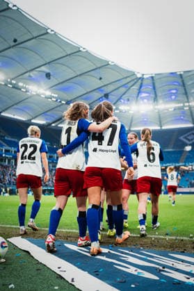 Google Pixel Womens Bundesliga Hamburger SV vs SV Werder Bremen, 21 02 2026 GOAL, CHEER for 1 0 by Sophie Hillebrand Hamburger SV, 22 by a penalty kick, here still Melanie Brunnthaler Hamburger SV, 11 and Camilla Linberg Hamburger SV, 47 Soccer, Google Pixel Womens Bundesliga, 19 Matchday Hamburger SV vs SV Werder Bremen on 21 02 2026 at Volksparkstadion, Hamburg DFB REGULATIONS PROHIBIT ANY USE OF PHOTOGRAPHS AS IMAGE SEQUENCES AND OR QUASI VIDEO Copyright: xBEAUTIFULxSPORTS Tonhäuserx