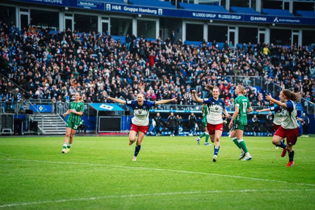 Google Pixel Womens Bundesliga Hamburger SV vs SV Werder Bremen, 21 02 2026 GOAL, CHEER for 1 0 by Sophie Hillebrand Hamburger SV, 22 by a penalty kick Soccer, Google Pixel Womens Bundesliga, 19 Matchday Hamburger SV vs SV Werder Bremen on 21 02 2026 at Volksparkstadion, Hamburg DFB REGULATIONS PROHIBIT ANY USE OF PHOTOGRAPHS AS IMAGE SEQUENCES AND OR QUASI VIDEO Copyright: xBEAUTIFULxSPORTS Tonhäuserx