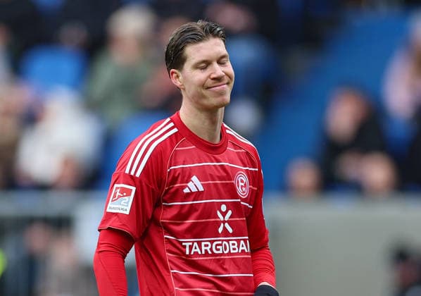 21 02 2026, Soccer 2 Bundesliga, SV Darmstadt 98 Fortuna Düsseldorf, emonline, emspor, despor, v l , Cedric Itten Fortuna Düsseldorf enttaeuscht, enttaeuscht Blickend, dissapointed, traurig, frustiert, frust, gefrustet, frustrated DFL DFB REGULATIONS PROHIBIT ANY USE OF PHOTOGRAPHS AS IMAGE SEQUENCES AND OR QUASI VIDEO xdcx Copyright: HMBxMedia Claus