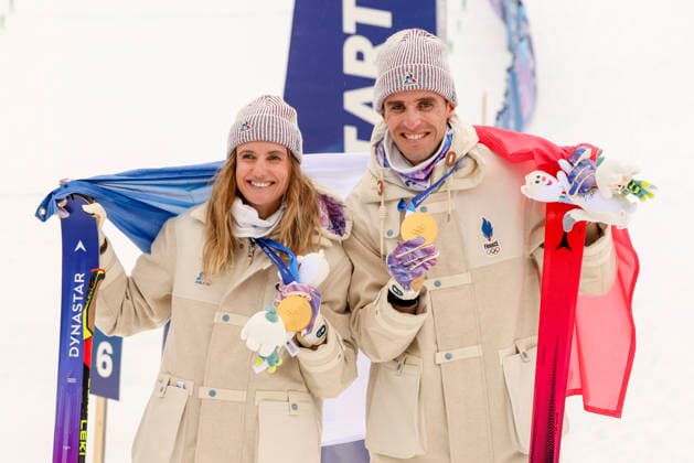 OLYMPICS - Winter Olympic Games, Olympische Spiele, Olympia, OS Milano Cortina 2026 BORMIO,ITALY,21.FEB.26 - OLYMPICS, SKI MOUNTAINEERING - Winter Olympic Games Milano Cortina 2026, Skicross, mixed relay, final, medal ceremony. Image shows the rejoicing of Emily Harrop and Thibault Anselmet (FRA).  GEPAxpictures xHaraldxSteiner