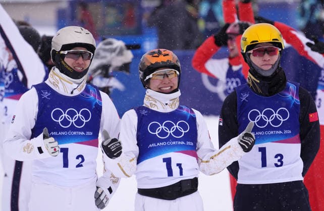 (260221) -- LIVIGNO, Feb. 21, 2026 -- Wang Xindi, Xu Mengtao and Li Tianma (L to R) of China react after the freestyle skiing mixed team aerials final 2 at the Milan-Cortina 2026 Olympic Winter games, Winterspiele,Spiele, Summer games in Livigno, Italy, Feb. 21, 2026. ) (MICO2026)ITALY-LIVIGNO-OLYMPIC WINTER GAMES-FREESTYLE SKIING-MIXED TEAM AERIALS-FINAL HuxChao 