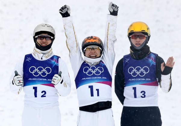 (260221) -- LIVIGNO, Feb. 21, 2026 -- Wang Xindi, Xu Mengtao and Li Tianma (L to R) of China react after the freestyle skiing mixed team aerials final 2 at the Milan-Cortina 2026 Olympic Winter games, Winterspiele,Spiele, Summer games in Livigno, Italy, Feb. 21, 2026. ) (MICO2026)ITALY-LIVIGNO-OLYMPIC WINTER GAMES-FREESTYLE SKIING-MIXED TEAM AERIALS-FINAL WangxPeng 