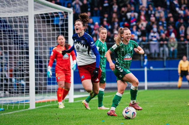 Google Pixel Womens Bundesliga Hamburger SV vs SV Werder Bremen, 21 02 2026 Juliane Wirtz SV Werder Bremen, 28 fouls Lotta Wrede Hamburger SV, 32 for penalty kick Soccer, Google Pixel Womens Bundesliga, 19 Matchday Hamburger SV vs SV Werder Bremen on 21 02 2026 at Volksparkstadion, Hamburg DFB REGULATIONS PROHIBIT ANY USE OF PHOTOGRAPHS AS IMAGE SEQUENCES AND OR QUASI VIDEO Copyright: xBEAUTIFULxSPORTS Tonhäuserx