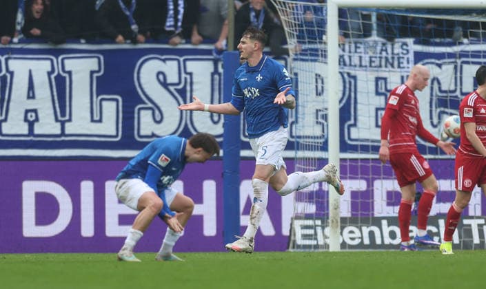21 02 2026, Football 2 Bundesliga, SV Darmstadt 98 Fortuna Düsseldorf, emonline, emspor, despor, v l , Goal celebration, celebrate the goal by Matej Maglica SV Darmstadt 98 , Goal celebration, celebrate the goal DFL DFB REGULATIONS PROHIBIT ANY USE OF PHOTOGRAPHS AS IMAGE SEQUENCES AND OR QUASI VIDEO xdcx Copyright: HMBxMedia Claus