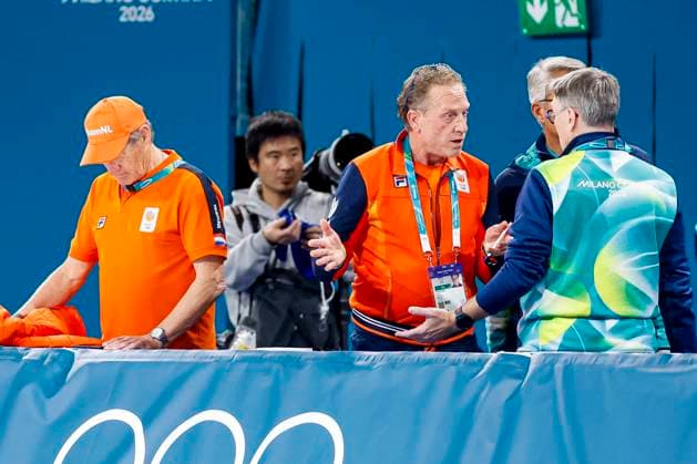 national coach Rintje Ritsma of TeamNL in discussion with the organisation staff and coach Jillert Anema of TeamNL looks on before atheletes Men s Mass Start Semifinals, Milano Cortina 2026 Winter Olympics: Day 15, Speed skating, Eisschnelllauf - Milano Cortina 2026 Winter Olympics: Day 15, Milano Speed Skating Stadium, February 21, 2026, Milan, Italy.
