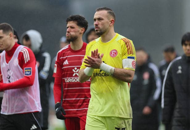 21 02 2026, Soccer 2 Bundesliga, SV Darmstadt 98 Fortuna Düsseldorf, emonline, emspor, despor, v l , goalkeeper Florian Kastenmeier Fortuna Düsseldorf enttaeuscht, enttaeuscht Blickend, dissapointed, traurig, frustiert, frust, frustated, frustrated DFL DFB REGULATIONS PROHIBIT ANY USE OF PHOTOGRAPHS AS IMAGE SEQUENCES AND OR QUASI VIDEO xdcx Copyright: HMBxMedia Claus
