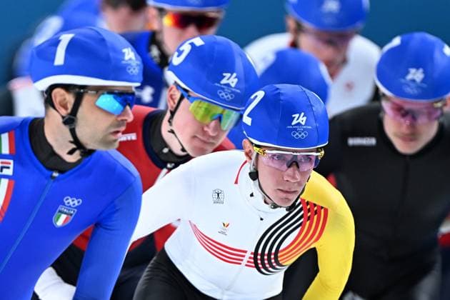 Belgian speed skater Bart Swings pictured in action during the semifinals of the mass start men Speed skating, Eisschnelllauf at the Milano Cortina 2026 Olympic Winter games, Winterspiele,Spiele, Summer games on Saturday 21 February 2026 in Milan, Italy. The XXV Winter Olympics take place from 6 to 22 February 2026 in Italy. JASPERxJACOBS  x164414546x