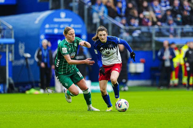 Lina Hausicke SV Werder Bremen, 18 , Lotta Wrede Hamburger SV, 32 GER, Hamburger SV vs SV Werder Bremen, Women, Football, 1 Bundesliga, Matchday 19, Season 2025 2026, 21 02 2026 GER, Hamburger SV vs SV Werder Bremen, Women, Football, 1 Bundesliga, Matchday 19, Season 2025 2026, 21 02 2026 Hamburg Copyright: xEibner-Pressefoto MarcelxvonxFehrnx EP_MFN