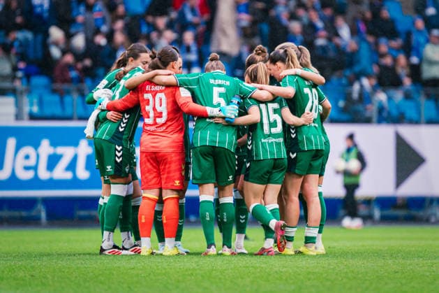Google Pixel Women Bundesliga Hamburger SV vs SV Werder Bremen, 21 02 2026 SV Werder Bremen Team Circle Soccer, Google Pixel Women Bundesliga, 19 Matchday Hamburger SV vs SV Werder Bremen on 21 02 2026 at Volksparkstadion, Hamburg DFB REGULATIONS PROHIBIT ANY USE OF PHOTOGRAPHS AS IMAGE SEQUENCES AND OR QUASI VIDEO Copyright: xBEAUTIFULxSPORTS Tonhäuserx