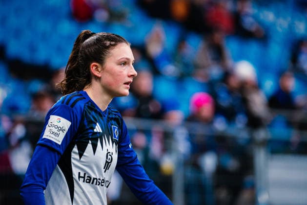 Google Pixel Womens Bundesliga Hamburger SV vs SV Werder Bremen, 21 02 2026 Lotta Wrede Hamburger SV, 32 Soccer, Google Pixel Womens Bundesliga, 19 Matchday Hamburger SV vs SV Werder Bremen on 21 02 2026 at Volksparkstadion, Hamburg DFB REGULATIONS PROHIBIT ANY USE OF PHOTOGRAPHS AS IMAGE SEQUENCES AND OR QUASI VIDEO Copyright: xBEAUTIFULxSPORTS Tonhäuserx