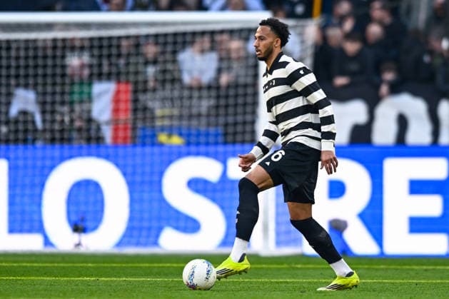 2026-02-21 Juventus FC v Como 1907 - Serie A TURIN, ITALY - FEBRUARY 21: Lloyd Kelly of Juventus FC in action during the Serie A match between Juventus FC and Como 1907 at Allianz Stadium on February 21, 2026 in Turin, Italy. (Photo by Alberto Gandolfo BSR Agency) Turin Italy Content not available for redistribution in The Netherlands directly or indirectly through any third parties. Copyright: xBSRxAgencyx