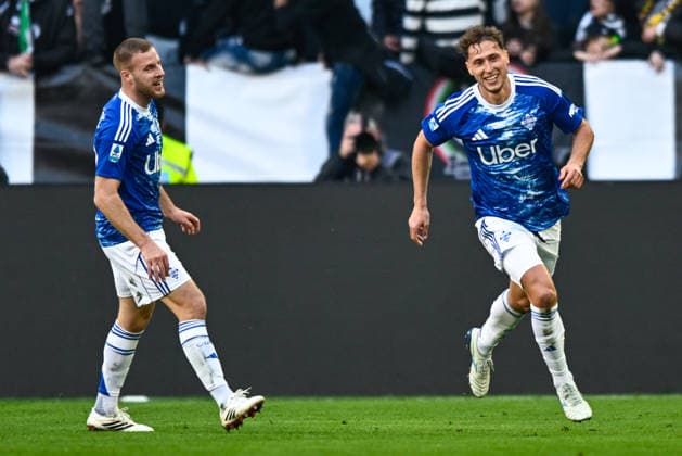 2026-02-21 Juventus FC v Como 1907 - Serie A TURIN, ITALY - FEBRUARY 21: Mergim Vojvoda of Como 1907 celebrates after scoring the team s first goal with Ivan Smolcic of Como 1907 during the Serie A match between Juventus FC and Como 1907 at Allianz Stadium on February 21, 2026 in Turin, Italy. (Photo by Alberto Gandolfo BSR Agency) Turin Italy Content not available for redistribution in The Netherlands directly or indirectly through any third parties. Copyright: xBSRxAgencyx