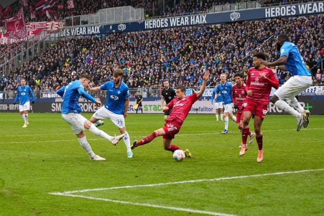 2 Bundesliga SV Darmstadt 98 vs Fortuna Düsseldorf, Merck Stadion am Böllenfalltor, 21 02 2026 Goal kick by Matej Maglica SV Darmstadt 98, 5 2 Bundesliga SV Darmstadt 98 vs Fortuna Düsseldorf, Merck Stadion am Böllenfalltor, 21 02 2026 DFB DFL REGULATIONS PROHIBIT ANY USE OF PHOTOGRAPHS AS IMAGE SEQUENCES AND OR QUASI VIDEO Copyright: xBEAUTILUSxSPORTS Hillx