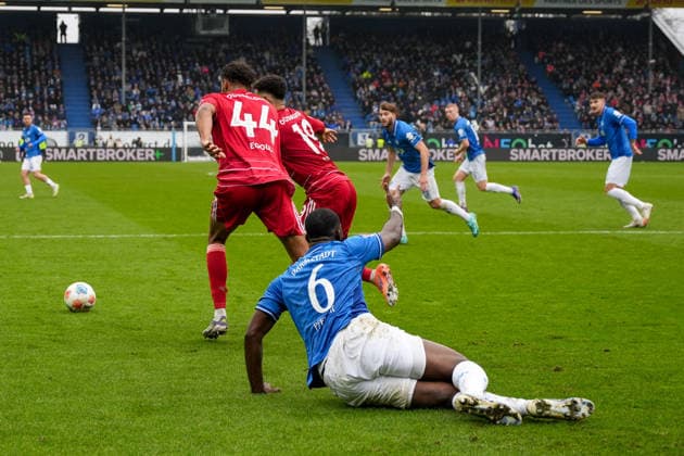 2 Bundesliga SV Darmstadt 98 vs Fortuna Düsseldorf, Merck Stadion am Böllenfalltor, 21 02 2026 duel between Patric Pfeiffer SV Darmstadt 98, 6 and Elias Egouli Fortuna Düsseldorf, 44 2 Bundesliga SV Darmstadt 98 vs Fortuna Düsseldorf, Merck Stadion am Böllenfalltor, 21 02 2026 DFB DFL REGULATIONS PROHIBIT ANY USE OF PHOTOGRAPHS AS IMAGE SEQUENCES AND OR QUASI VIDEO Copyright: xBEAUTILUSxSPORTS Hillx