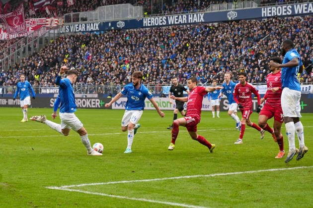 2 Bundesliga SV Darmstadt 98 vs Fortuna Düsseldorf, Merck Stadion am Böllenfalltor, 21 02 2026 Goal kick by Matej Maglica SV Darmstadt 98, 5 2 Bundesliga SV Darmstadt 98 vs Fortuna Düsseldorf, Merck Stadion am Böllenfalltor, 21 02 2026 DFB DFL REGULATIONS PROHIBIT ANY USE OF PHOTOGRAPHS AS IMAGE SEQUENCES AND OR QUASI VIDEO Copyright: xBEAUTILUSxSPORTS Hillx