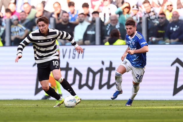 Kenan Yildiz (Juventus Fc) controls the ball, Serie A, Juventus FC v Como 1907 , Allianz Stadium, February 21, 2026, Turin, Italy.