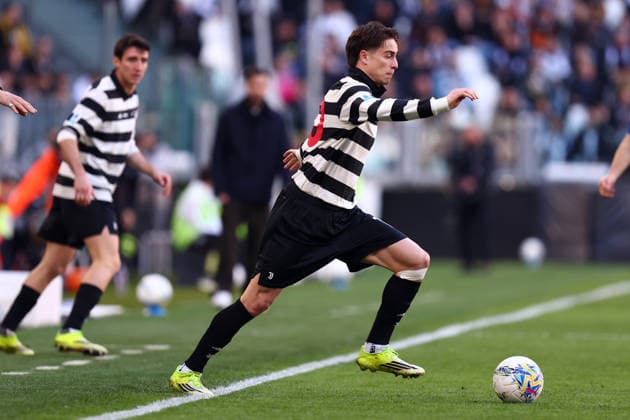 Juventus Fc - Como 1907 Kenan Yildiz of Juventus Fc in action during the Serie A match beetween Juventus Fc and Como 1907 at Allianz Stadium on February 21, 2026 in Turin, Italy . Torino Allianz Stadium Italy Copyright: xMarcoxCanonierox