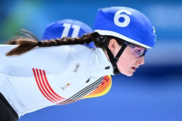 Belgian Fran Vanhoutte pictured in action during the semifinals of the mass start women Speed skating, Eisschnelllauf at the Milano Cortina 2026 Olympic Winter games, Winterspiele,Spiele, Summer games on Saturday 21 February 2026 in Milan, Italy. The XXV Winter Olympics take place from 6 to 22 February 2026 in Italy. JASPERxJACOBS  x164421145x