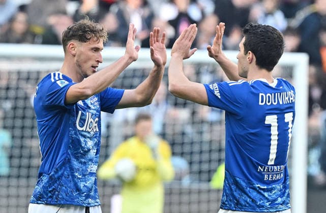 February 21, 2026, Turin, Italy: Como s Mergim Vojvoda jubilates after scoring the gol (0-1) during the Italian Serie A soccer match Juventus FC vs Como 1907 a at the Allianz Stadium in Turin, Italy, 21 February 2026 ANSA ALESSANDRO DI MARCO. Serie A: Juventus FC Vs Como 1907  - ZUMAa110 20260221_zaf_a110_012 Copyright: xAlessandroxDixMarcox