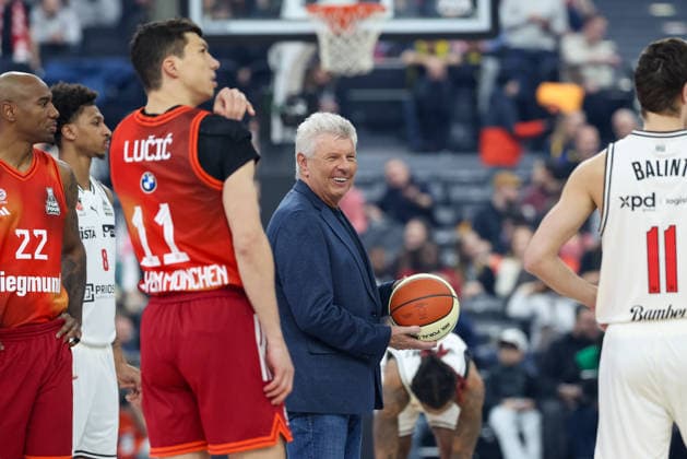 Dieter Reiter SPD, Lord Mayor of Munich with ball, GER, FC Bayern Basketball vs BMA365 Bamberg Baskets, Basketball, BBL Pokal, BMW TOP FOUR, Semi-final, Season 2025 2026, 21 02 2026, GER, FC Bayern Basketball vs BMA365 Bamberg Baskets, Basketball, BBL Pokal, BMW TOP FOUR, Semi-final, Season 2025 2026, 21 02 2026 Munich Copyright: xEibner-Pressefoto JennixMaulx EP_JML