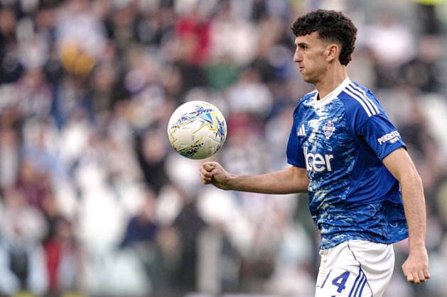 ComoÕs Alberto Dossena during the Serie A soccer match between Juventus and Como at the Allianz Stadium in Turin, north west Italy - Saturday, February 21, 2026. - Soccer .  Copyright: xMarcoxAlpozzi LaPressex