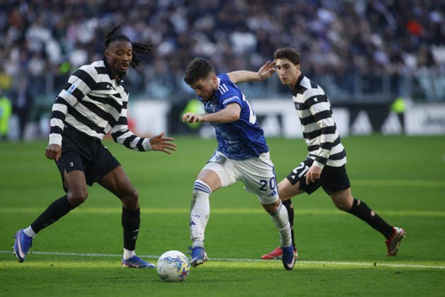 Martin Baturina of Como 1907 during the Italian Serie A, 2025 2026 season, football match between Juventus FC and Como 1907 on 21 February 2026 at Allianz Stadium, Turin, Italy. Photo Nderim Kaceli  Copyright: xNderimxKaceli IPAxSportx xipa-agency.netx xx IPA_71819541 IPA_Agency_IPA71819541