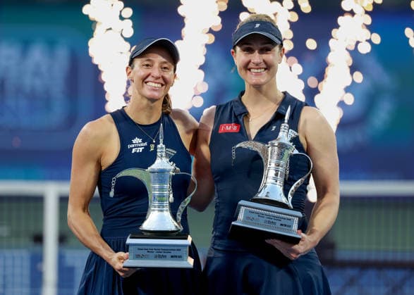 Sieger Gabriela Dabrowski und Luisa Stefani mit Pokal, Trophae, Damen Doppel, Women s Doubles, Siegerehrung, Presentation Dubai Duty Free Tennis Championships, Dubai, U.A.E. *** Winners Gabriela Dabrowski and Luisa Stefani with trophy, Trophae, Ladies Doubles, Women s Doubles, Award Ceremony, Presentation Dubai Duty Free Tennis Championships, Dubai, U A E Copyright: xJuergenxHasenkopfx