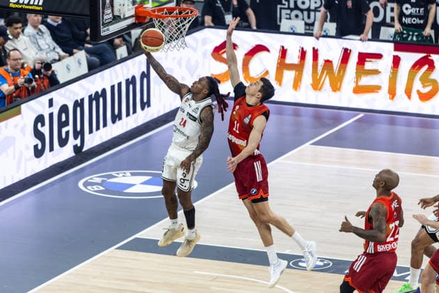 GER, BMW Top Four, Basketball BBL Cup, semi-final, FC Bayern Munich Basketball BMA365 Bamberg Baskets 21 02 2026, SAP Garden, Munich, GER, BMW Top Four, Basketball BBL Cup, semi-final, FC Bayern Munich Basketball BMA365 Bamberg Baskets Cobe Williams BMA365 Bamberg Baskets, 24 , Vladimir LuÄić Vladimir Lucic FC Bayern Munich Basketball 11 Photo Alexander Trienitz Munich SAP Garden Bayern Germany