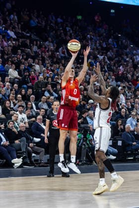 GER, BMW Top Four, Basketball BBL Pokal, semi-final, FC Bayern München Basketball BMA365 Bamberg Baskets 21 02 2026, SAP Garden, Munich, GER, BMW Top Four, Basketball BBL Pokal, semi-final, FC Bayern München Basketball BMA365 Bamberg Baskets Nenad Dimitrijevic FC Bayern München Basketball 0 , Cobe Williams BMA365 Bamberg Baskets, 24 Photo Alexander Trienitz Munich SAP Garden Bayern Germany