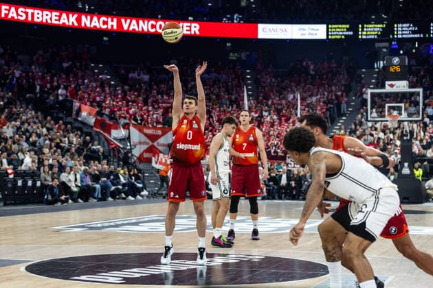 GER, BMW Top Four, Basketball BBL Pokal, semi-final, FC Bayern München Basketball BMA365 Bamberg Baskets 21 02 2026, SAP Garden, Munich, GER, BMW Top Four, Basketball BBL Pokal, semi-final, FC Bayern München Basketball BMA365 Bamberg Baskets Nenad Dimitrijevic FC Bayern München Basketball 0 during a free throw Photo Alexander Trienitz Munich SAP Garden Bayern Germany