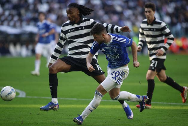 Martin Baturina of Como 1907 during the Italian Serie A, 2025 2026 season, football match between Juventus FC and Como 1907 on 21 February 2026 at Allianz Stadium, Turin, Italy. Photo Nderim Kaceli  Copyright: xNderimxKaceli IPAxSportx xipa-agency.netx xx IPA_71819607 IPA_Agency_IPA71819607