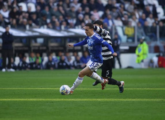 CALCIO - Serie A - Juventus FC vs Como 1907 Maxence Caqueret of Como 1907 during the Italian Serie A, 2025 2026 season, football match between Juventus FC and Como 1907 on 21 February 2026 at Allianz Stadium, Turin, Italy. Photo Nderim Kaceli Turin Italy  Copyright: xIPAxSport ABACAx