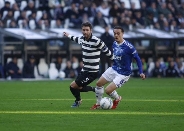 CALCIO - Serie A - Juventus FC vs Como 1907 Maxence Caqueret of Como 1907 and Manuel Locatelli of Juventus FC during the Italian Serie A, 2025 2026 season, football match between Juventus FC and Como 1907 on 21 February 2026 at Allianz Stadium, Turin, Italy. Photo Nderim Kaceli Turin Italy  Copyright: xIPAxSport ABACAx