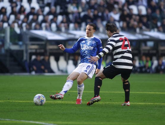 CALCIO - Serie A - Juventus FC vs Como 1907 Maxence Caqueret of Como 1907 and Fabio Miretti of Juventus FC during the Italian Serie A, 2025 2026 season, football match between Juventus FC and Como 1907 on 21 February 2026 at Allianz Stadium, Turin, Italy. Photo Nderim Kaceli Turin Italy  Copyright: xIPAxSport ABACAx