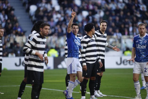 CALCIO - Serie A - Juventus FC vs Como 1907 Anastasios Douvaikas of Como 1907 during the Italian Serie A, 2025 2026 season, football match between Juventus FC and Como 1907 on 21 February 2026 at Allianz Stadium, Turin, Italy. Photo Nderim Kaceli Turin Italy  Copyright: xIPAxSport ABACAx