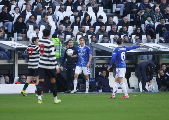 CALCIO - Serie A - Juventus FC vs Como 1907 Mergim Vojvoda of Como 1907 during the Italian Serie A, 2025 2026 season, football match between Juventus FC and Como 1907 on 21 February 2026 at Allianz Stadium, Turin, Italy. Photo Nderim Kaceli Turin Italy  Copyright: xIPAxSport ABACAx