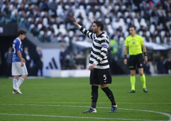 CALCIO - Serie A - Juventus FC vs Como 1907 Manuel Locatelli of Juventus FC during the Italian Serie A, 2025 2026 season, football match between Juventus FC and Como 1907 on 21 February 2026 at Allianz Stadium, Turin, Italy. Photo Nderim Kaceli Turin Italy  Copyright: xIPAxSport ABACAx