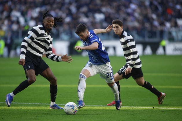 CALCIO - Serie A - Juventus FC vs Como 1907 Martin Baturina of Como 1907 during the Italian Serie A, 2025 2026 season, football match between Juventus FC and Como 1907 on 21 February 2026 at Allianz Stadium, Turin, Italy. Photo Nderim Kaceli Turin Italy  Copyright: xIPAxSport ABACAx