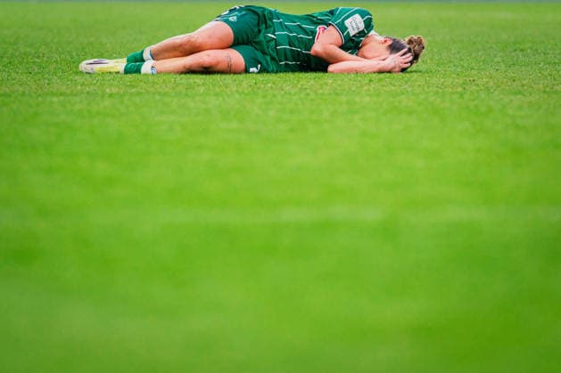Google Pixel Frauen Bundesliga Hamburger SV vs SV Werder Bremen, 21 02 2026 Larissa Mühlhaus SV Werder Bremen, 7 lies on the ground Football, Google Pixel Frauen Bundesliga, 19 Matchday Hamburger SV vs SV Werder Bremen on 21 02 2026 at Volksparkstadion, Hamburg DFB REGULATIONS PROHIBIT ANY USE OF PHOTOGRAPHS AS IMAGE SEQUENCES AND OR QUASI VIDEO Copyright: xBEAUTIFULxSPORTS Tonhäuserx