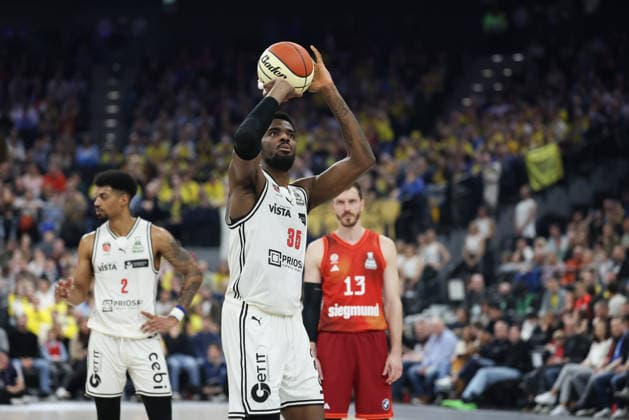 Ejiofor Onu BMA365 Bamberg Baskets, 35 , GER, FC Bayern Basketball vs BMA365 Bamberg Baskets, Basketball, BBL Pokal, BMW TOP FOUR, Semifinal, Season 2025 2026, 21 02 2026, GER, FC Bayern Basketball vs BMA365 Bamberg Baskets, Basketball, BBL Pokal, BMW TOP FOUR, Semifinal, Season 2025 2026, 21 02 2026 Munich Copyright: xEibner-Pressefoto JennixMaulx EP_JML