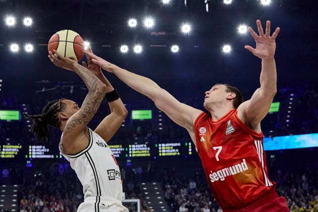 German Basketball BBL Cup, FC Bayern Munich Basketball vs BMA365 Bamberg BASKETS, Munich FC Bayern Basketball, Bamberg Baskets MBA365, 2026 02 21 in Munich SAP Garden CROWLEY Austin BMA365 Bamberg BASKETS Shooting Guard SG Nr85 BAM85 , VOIGTMANN Johannes FC Bayern Basketball Center C Nr7 FCBB7 sportworld Munich SAP Garden Bayern Germany
