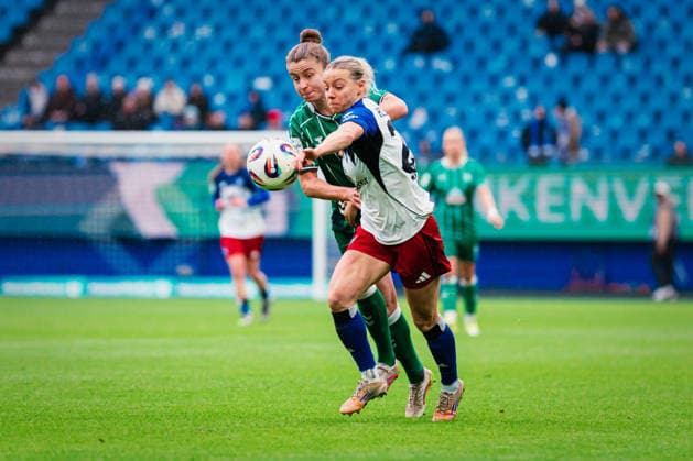 Google Pixel Womens Bundesliga Hamburger SV vs SV Werder Bremen, 21 02 2026 Sophie Hillebrand Hamburger SV, 22 vs Michelle Ulbrich SV Werder Bremen, 5 Soccer, Google Pixel Womens Bundesliga, 19 Matchday Hamburger SV vs SV Werder Bremen on 21 02 2026 at Volksparkstadion, Hamburg DFB REGULATIONS PROHIBIT ANY USE OF PHOTOGRAPHS AS IMAGE SEQUENCES AND OR QUASI VIDEO Copyright: xBEAUTIFULxSPORTS Tonhäuserx